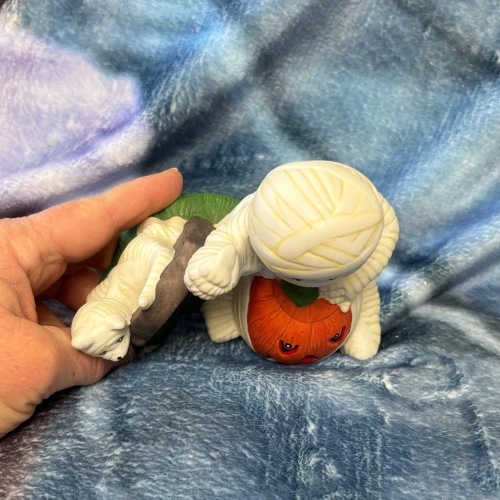 Vintage Halloween Mummy and Friends Pumpkin Figurine - Picture 6 of 7